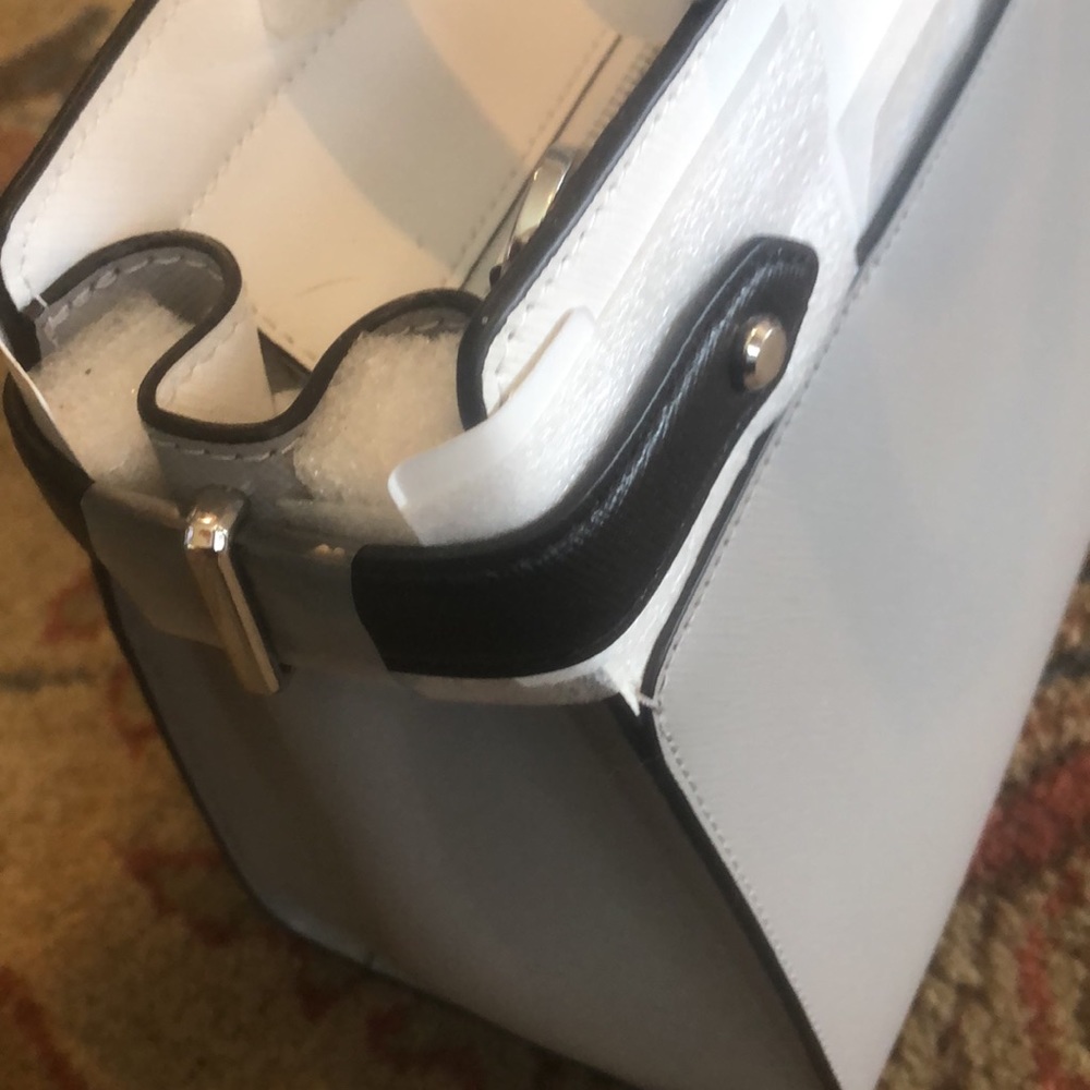 NWT ♠️ KATE SPADE handbag and matching wallet in light grey, white and black. - Picture 9 of 16